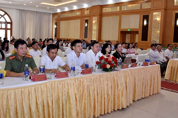 Nhà xuất bản Nghệ An tổ chức Hội nghị cộng tác viên năm 2022 và vinh danh các tác giả tiêu biểu.